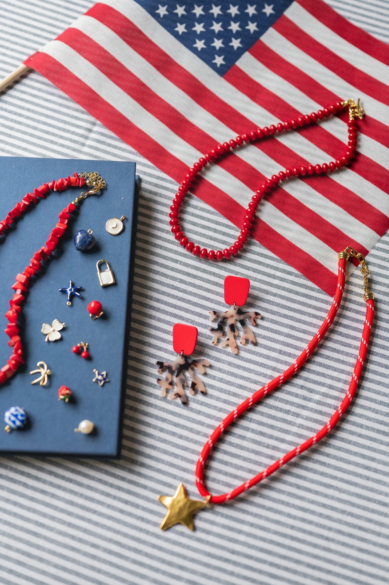Paracord Charm Necklace detail view by London Crafted