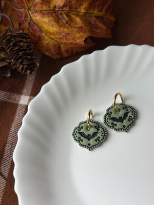 Bat Cameo, in Olive