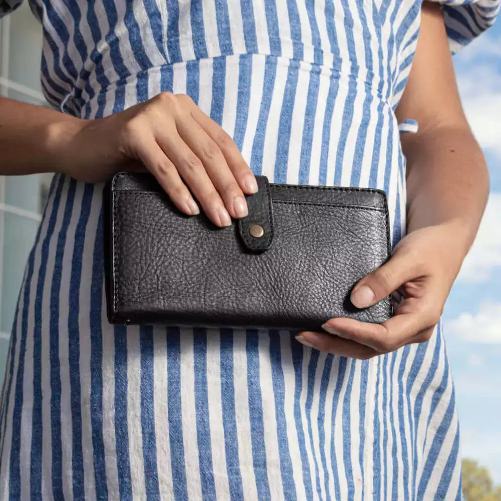 Eleanor Leather Wallet by Mission Mercantile Leather Goods, handmade leather goods detail photo 9