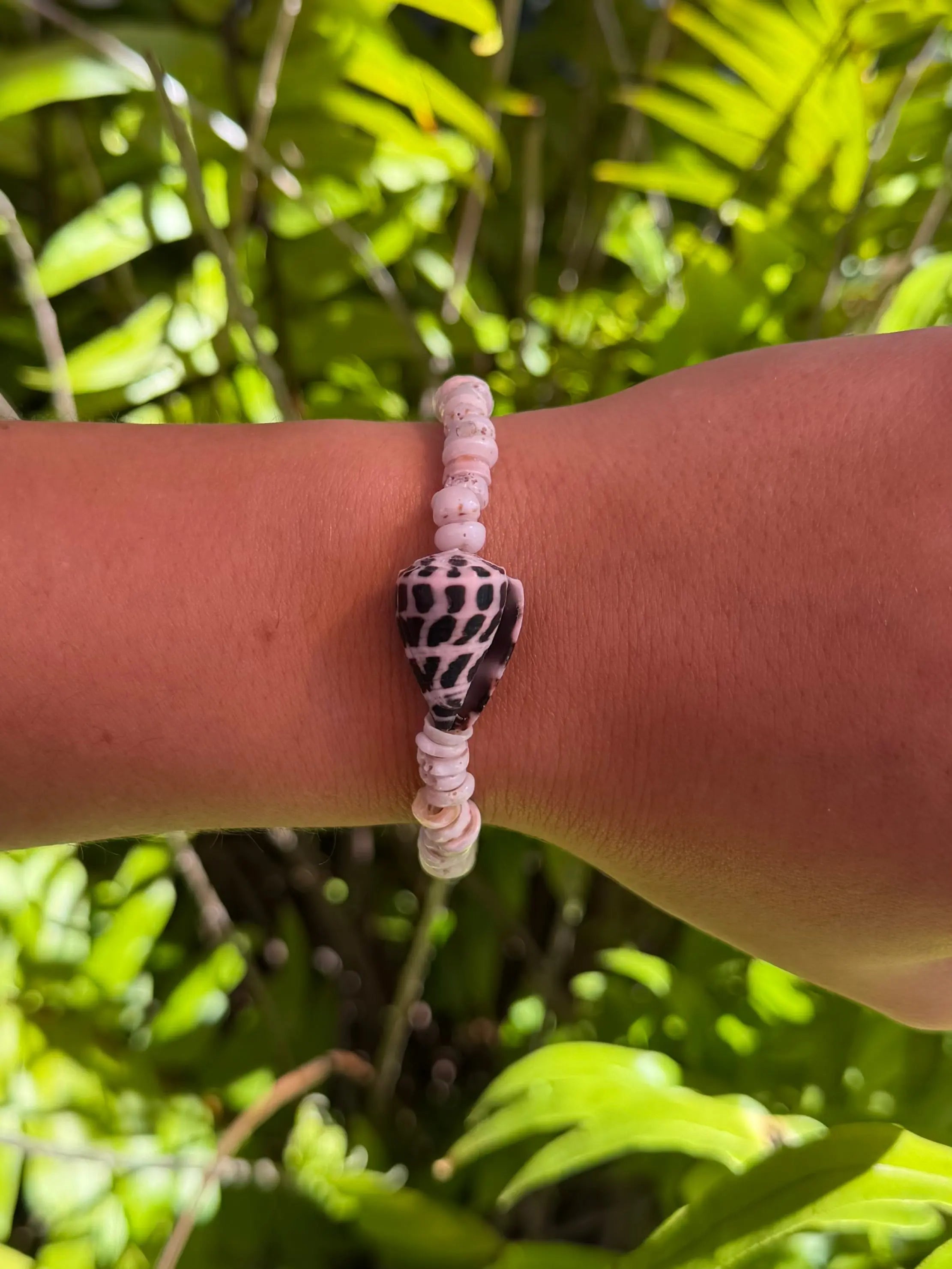Hebrew Shell Bracelet by HALT, handmade jewelry detail photo 2