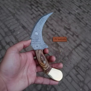Damascus karambit knife.. detail view by JW SteelCrafts