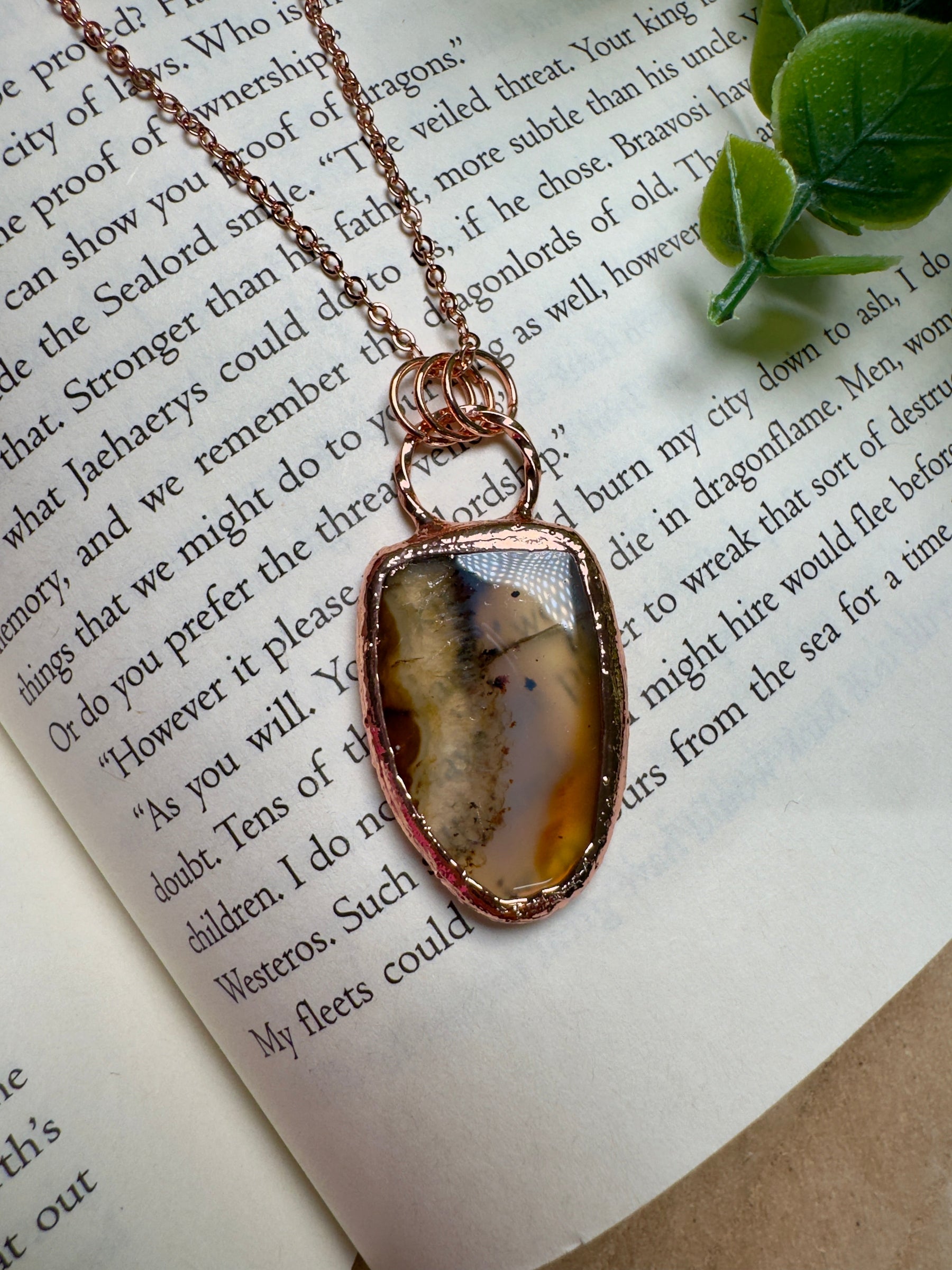 Agate Necklace detail view by Copper Ashes