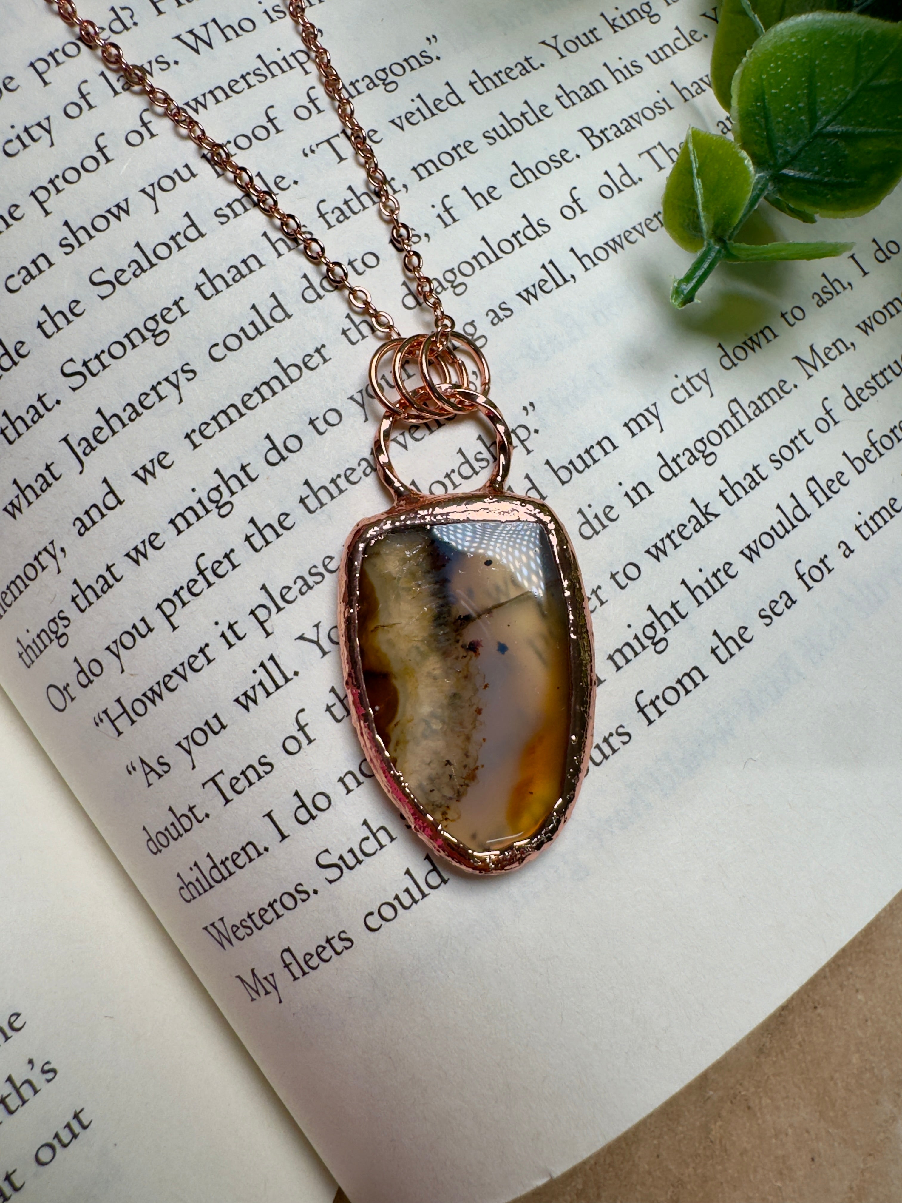 Agate Necklace detail view by Copper Ashes