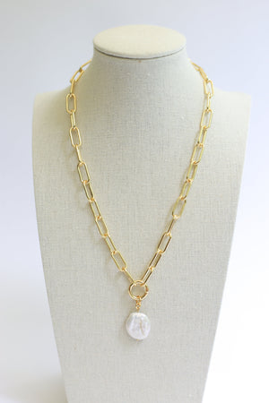 The Dylan Freshwater Pearl Paperclip Necklace detail view by London Crafted
