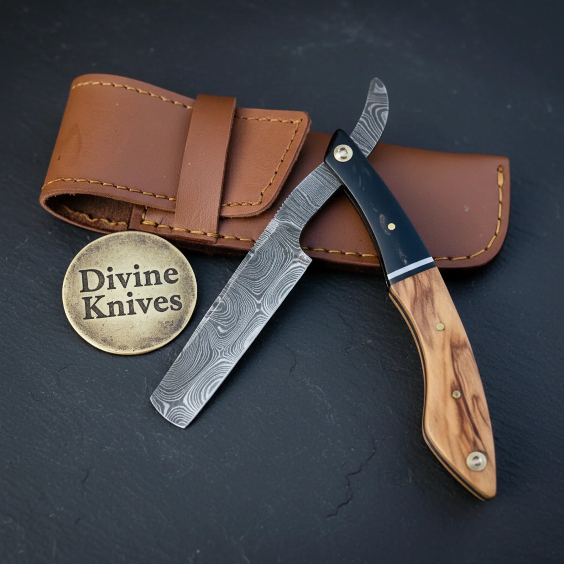 Damascus Straight Razor with Bone & Horn Handle – Handcrafted Cut-Throat Razor & Classic Gift by Divine Knives