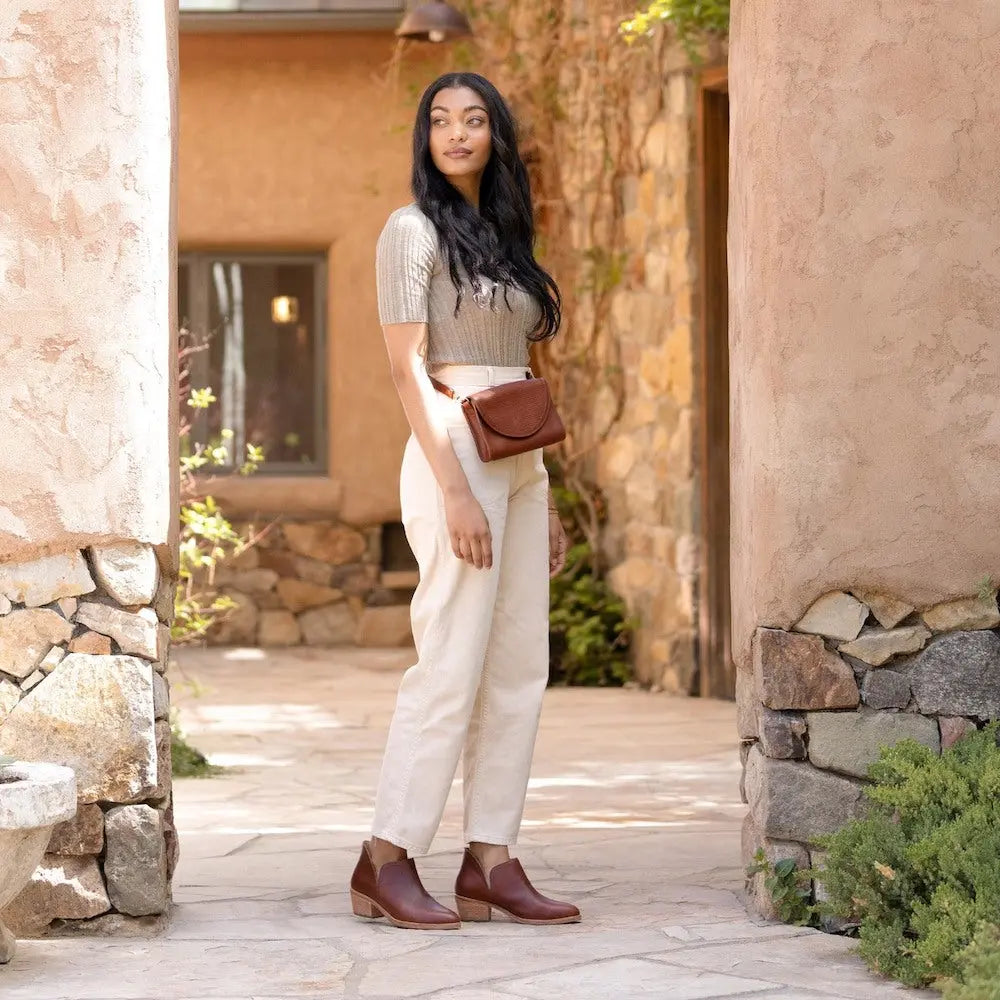 Nisolo Cleo Leather Convertible Crossbody Clutch by Mission Mercantile Leather Goods, natural skincare detail photo 5