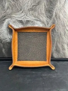 Valet trey by Kw Leatherworks, handmade leather goods detail photo 2