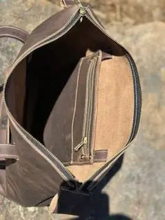 Zippered Purse by Kw Leatherworks, handmade leather goods detail photo 6