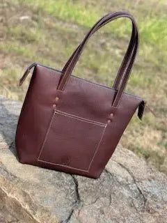 Zippered Purse by Kw Leatherworks, handmade leather goods detail photo 8