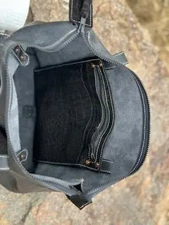 Zippered Purse by Kw Leatherworks, handmade leather goods detail photo 9