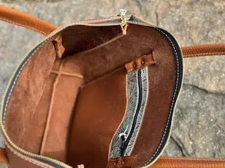 Zippered Purse by Kw Leatherworks, handmade leather goods detail photo 11