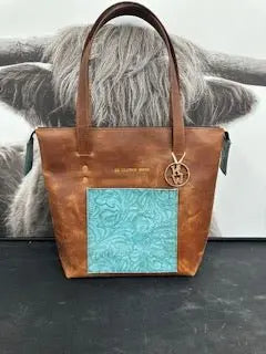 Zippered Purse by Kw Leatherworks, handmade leather goods detail photo 17