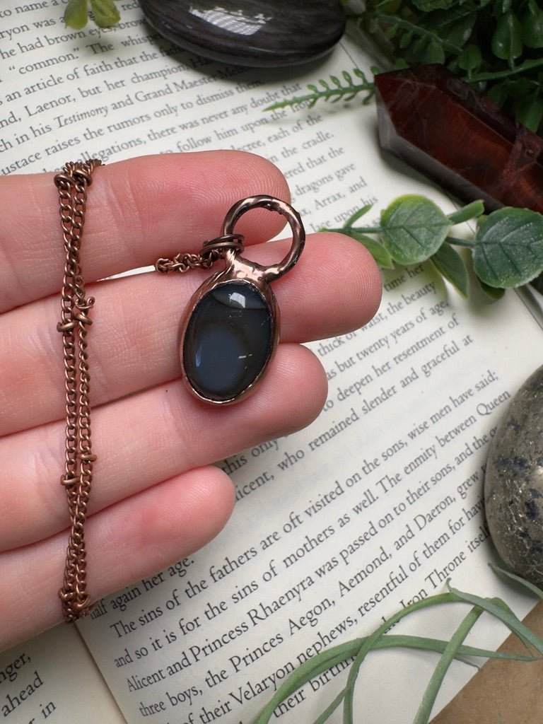 Agate Necklace detail view by Copper Ashes