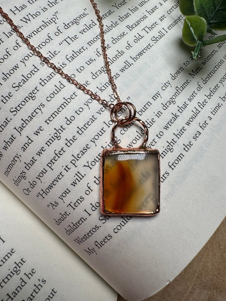 Agate Necklace detail view by Copper Ashes