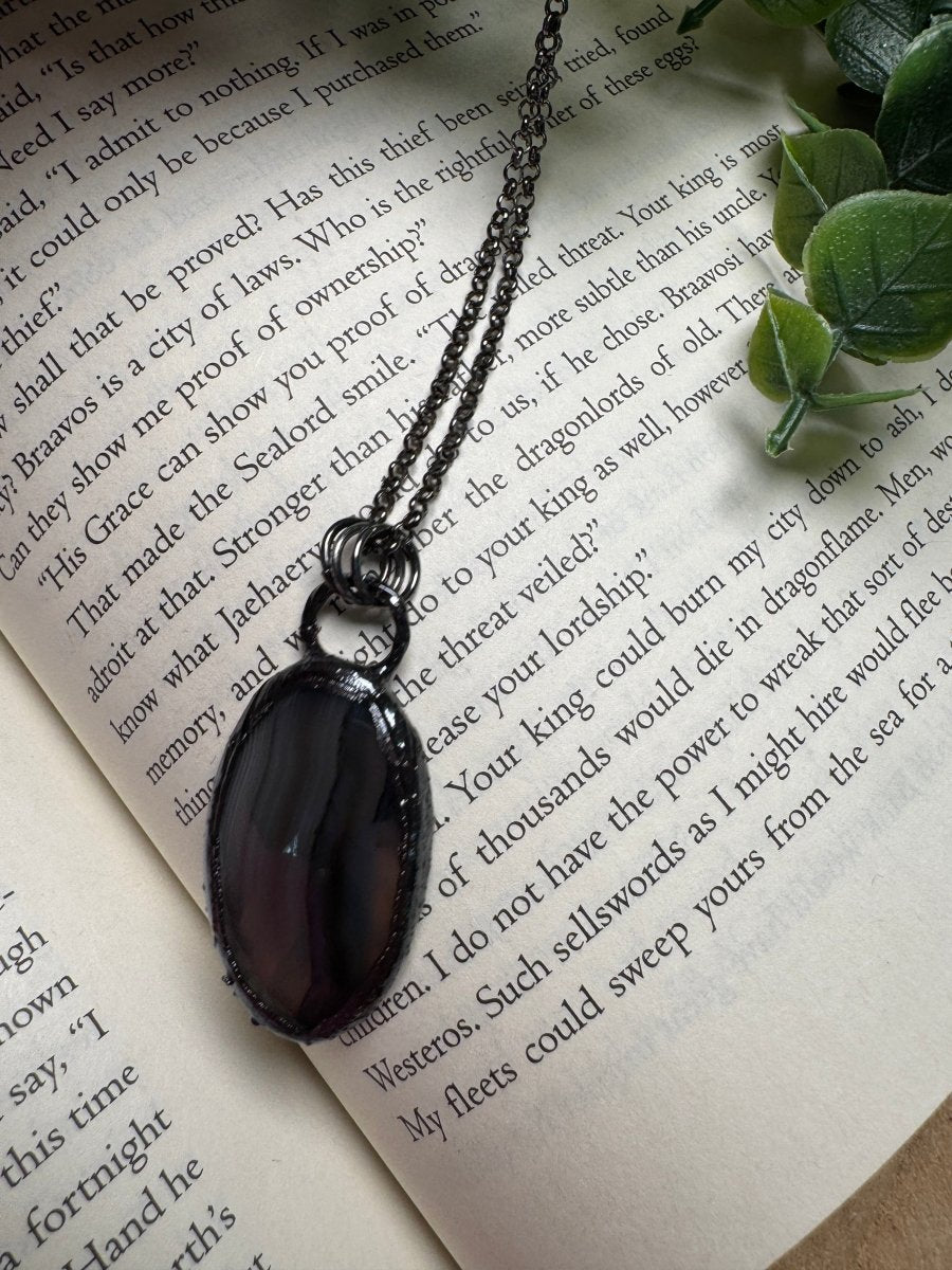 Agate Necklace detail view by Copper Ashes
