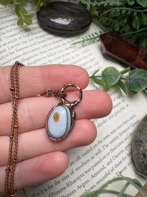 Agate Necklace detail view by Copper Ashes