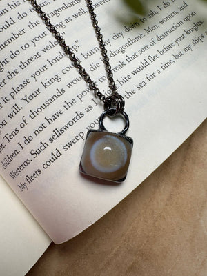 Agate Necklace detail view by Copper Ashes