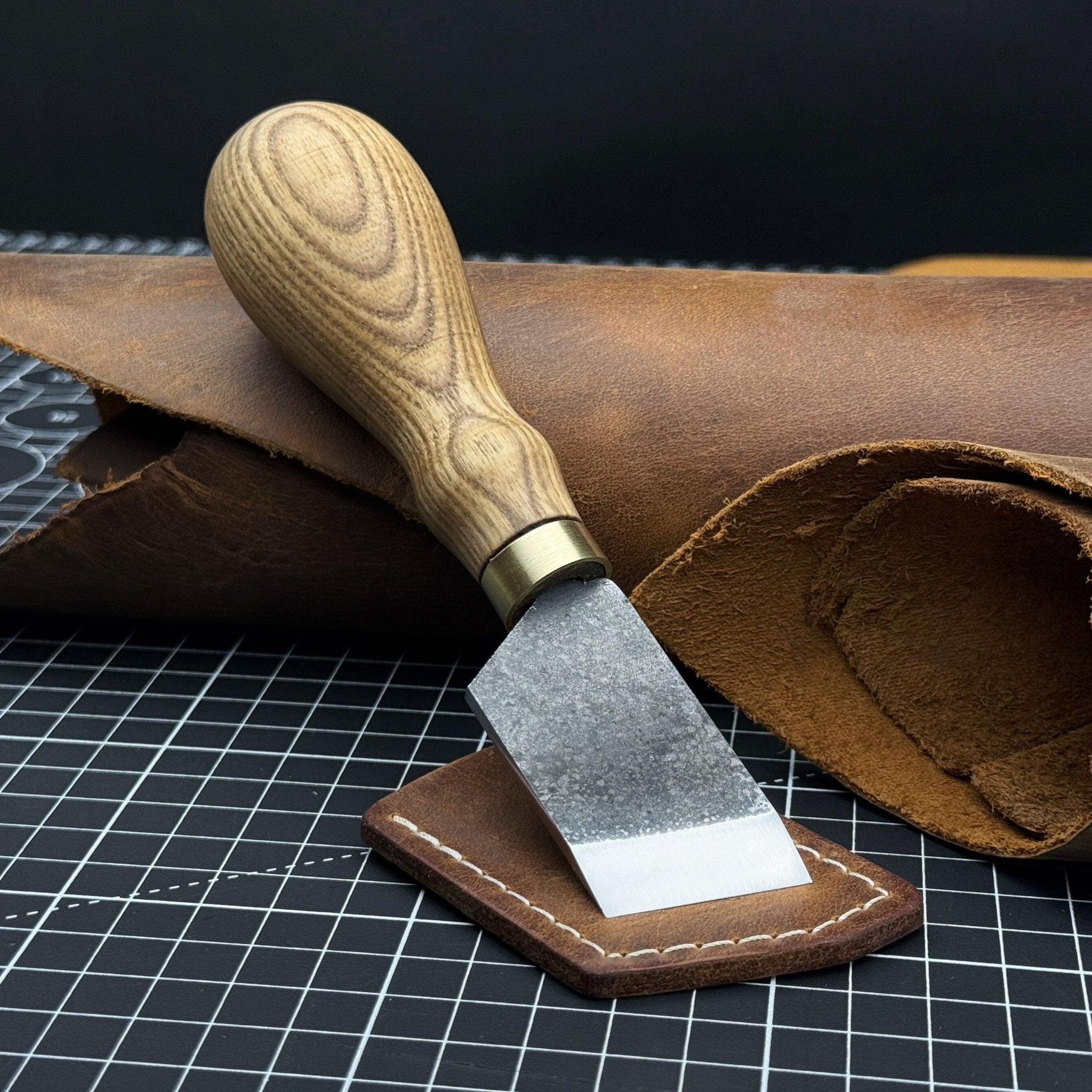 Angled Leather Skiving Knife, 3 cm (1.18 inches) by Sharky Forged Steel Tools