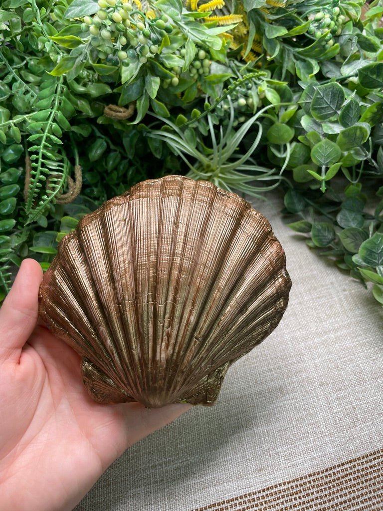 Decoupage Shell detail view by Copper Ashes