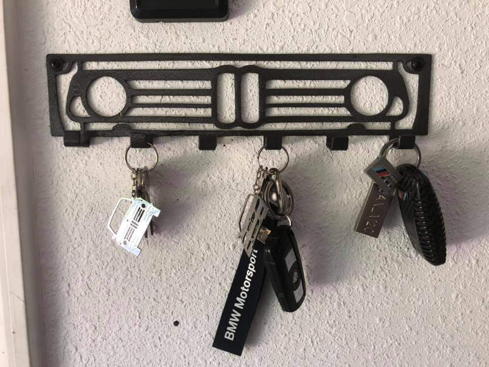 BMW 2002 Grill Keychain Rack – Classic Euro Steel Wall Mounted Organizer