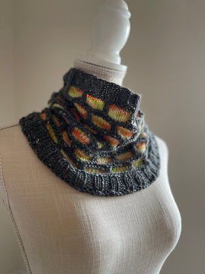 Haunted Honeycombs Cowl Digital Pattern detail view 2 by Mountaintop Yarn