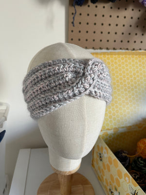 Ridge Twist Headband Pattern detail view 6 by Mountaintop Yarn