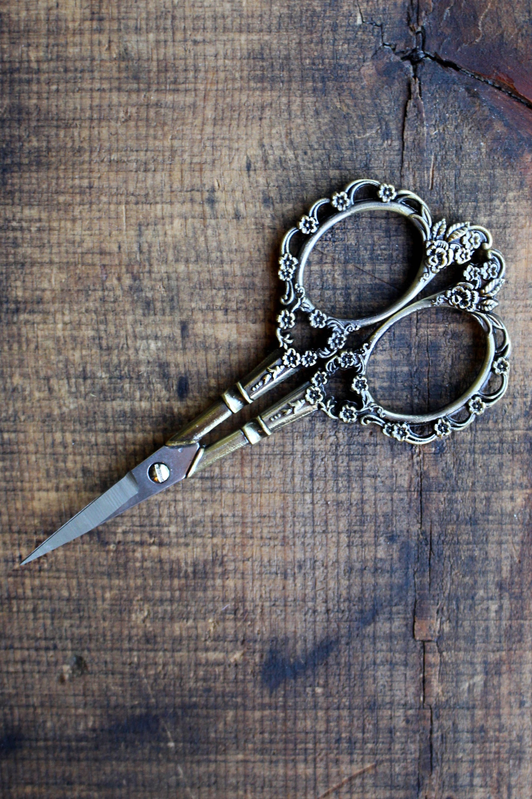 Victorian Scrollwork Scissors detail view 3 by Mountaintop Yarn