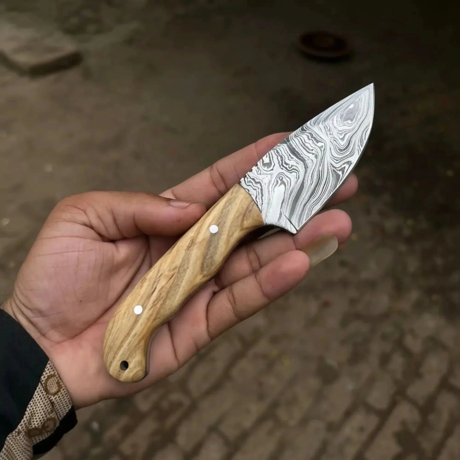 Handcrafted Damascus Steel Skinning Knife 7.5” Fixed Blade Olive Wood Handle Compact EDC with Leather Sheath detail view by