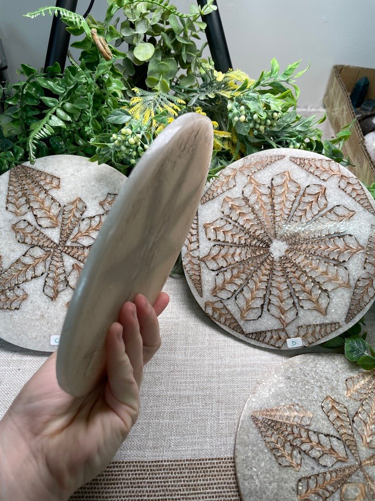 Shell Resin Decorative Plate A detail view by Copper Ashes