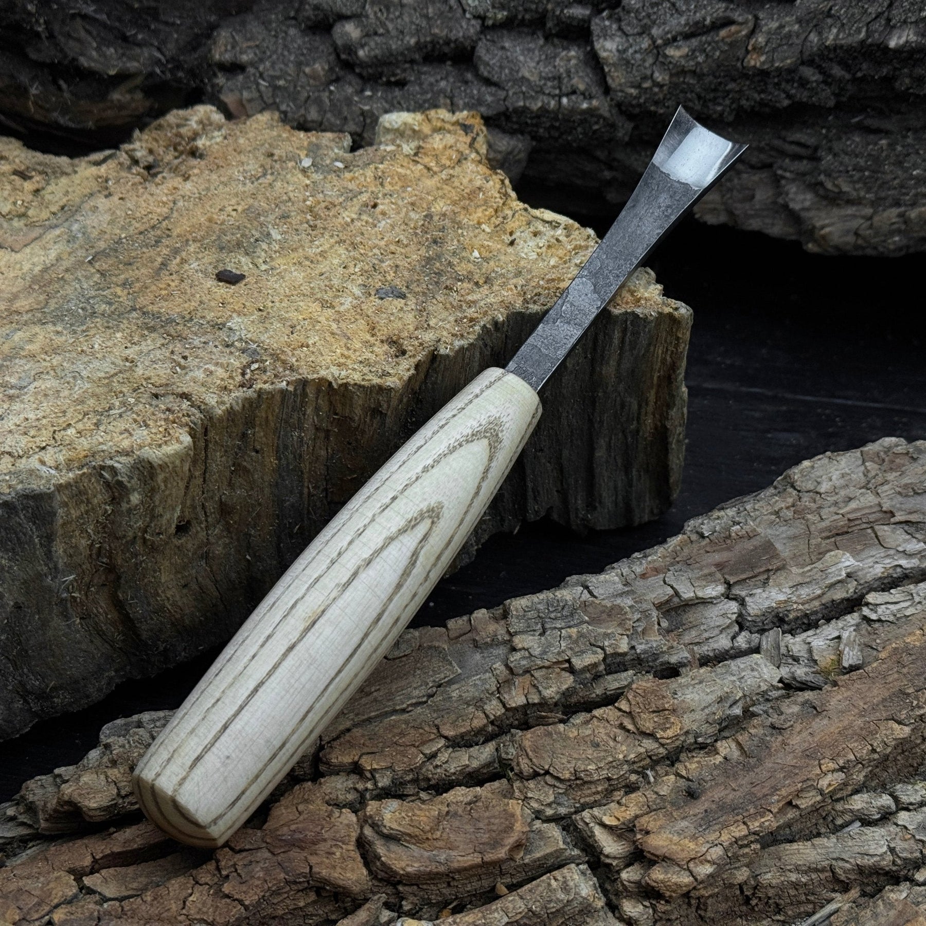 Small Fishtail Chisel – 15 mm / 20 mm (0.59 / 0.79 inches) detail view by Sharky Forged Steel Tools