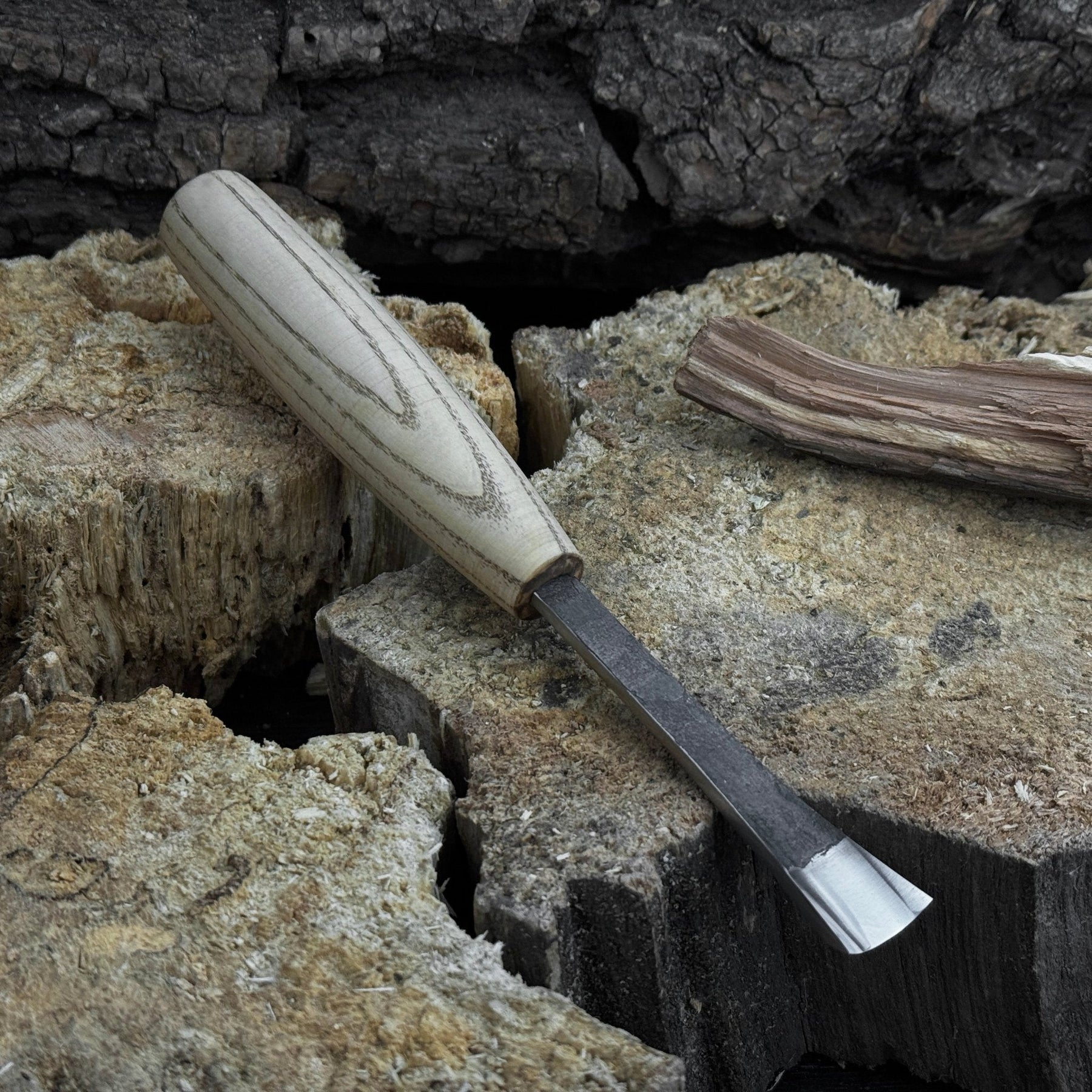 Small Fishtail Chisel – 15 mm / 20 mm (0.59 / 0.79 inches) detail view by Sharky Forged Steel Tools