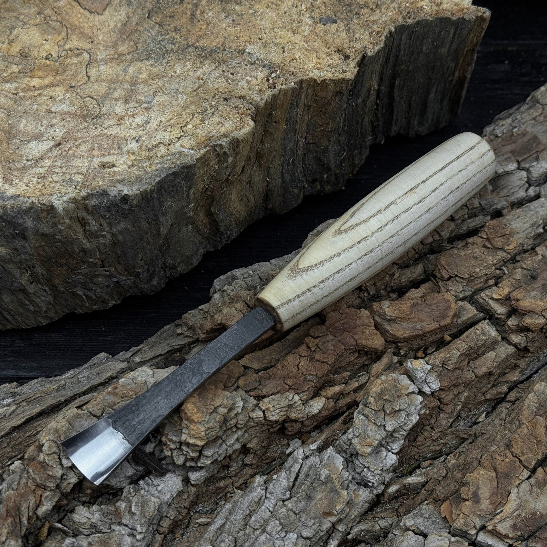 Small Fishtail Chisel – 15 mm / 20 mm (0.59 / 0.79 inches) detail view by Sharky Forged Steel Tools