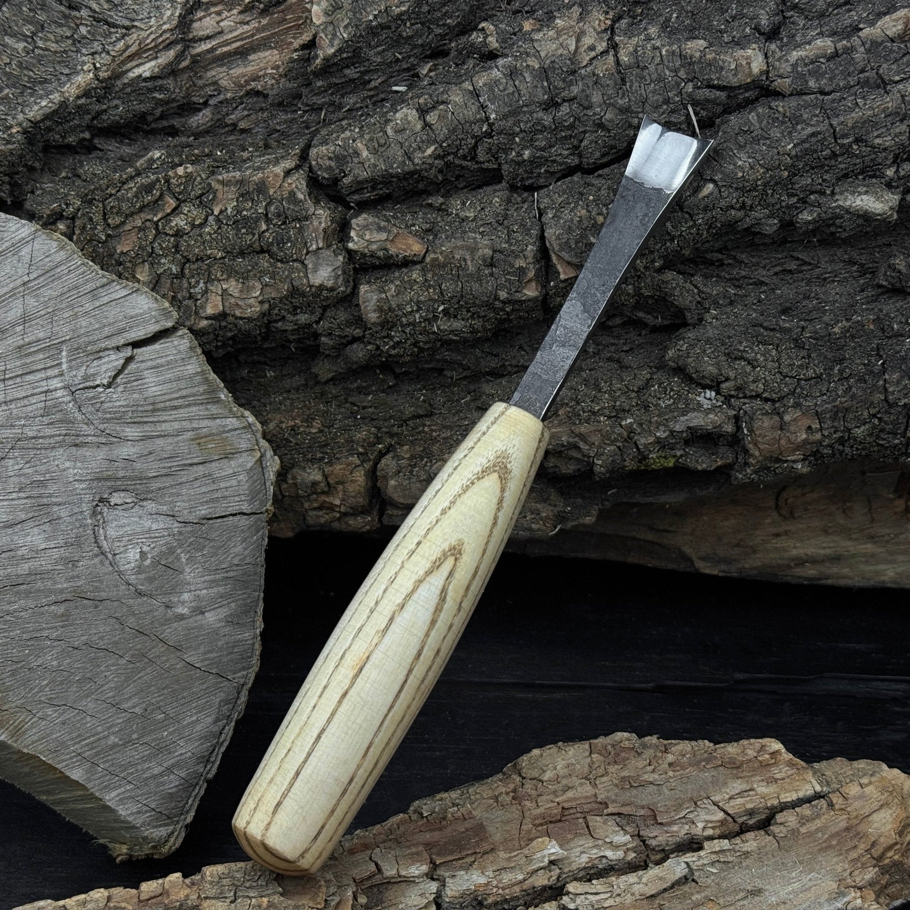 Small Fishtail Chisel – 15 mm / 20 mm (0.59 / 0.79 inches) detail view by Sharky Forged Steel Tools