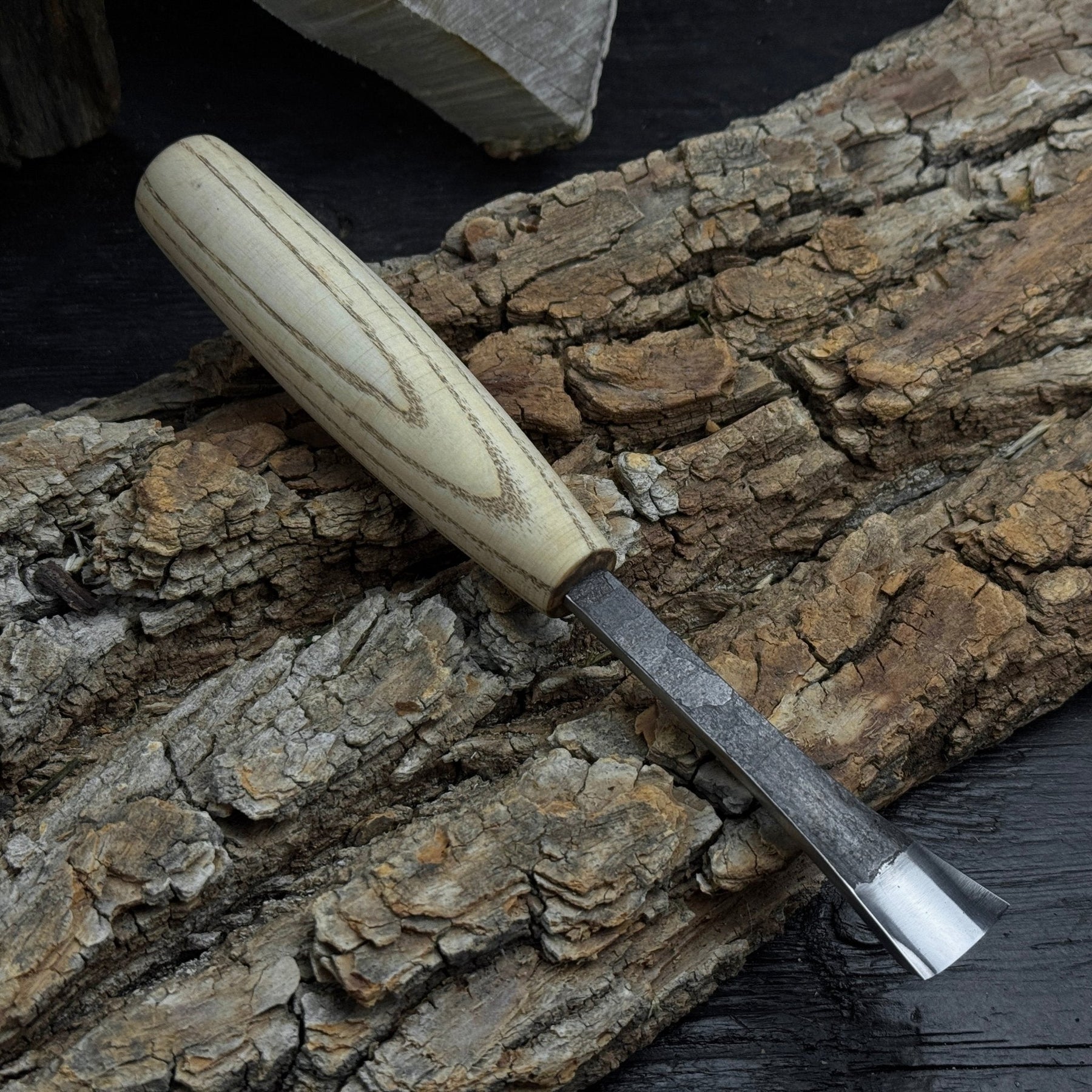 Small Fishtail Chisel – 15 mm / 20 mm (0.59 / 0.79 inches) detail view by Sharky Forged Steel Tools