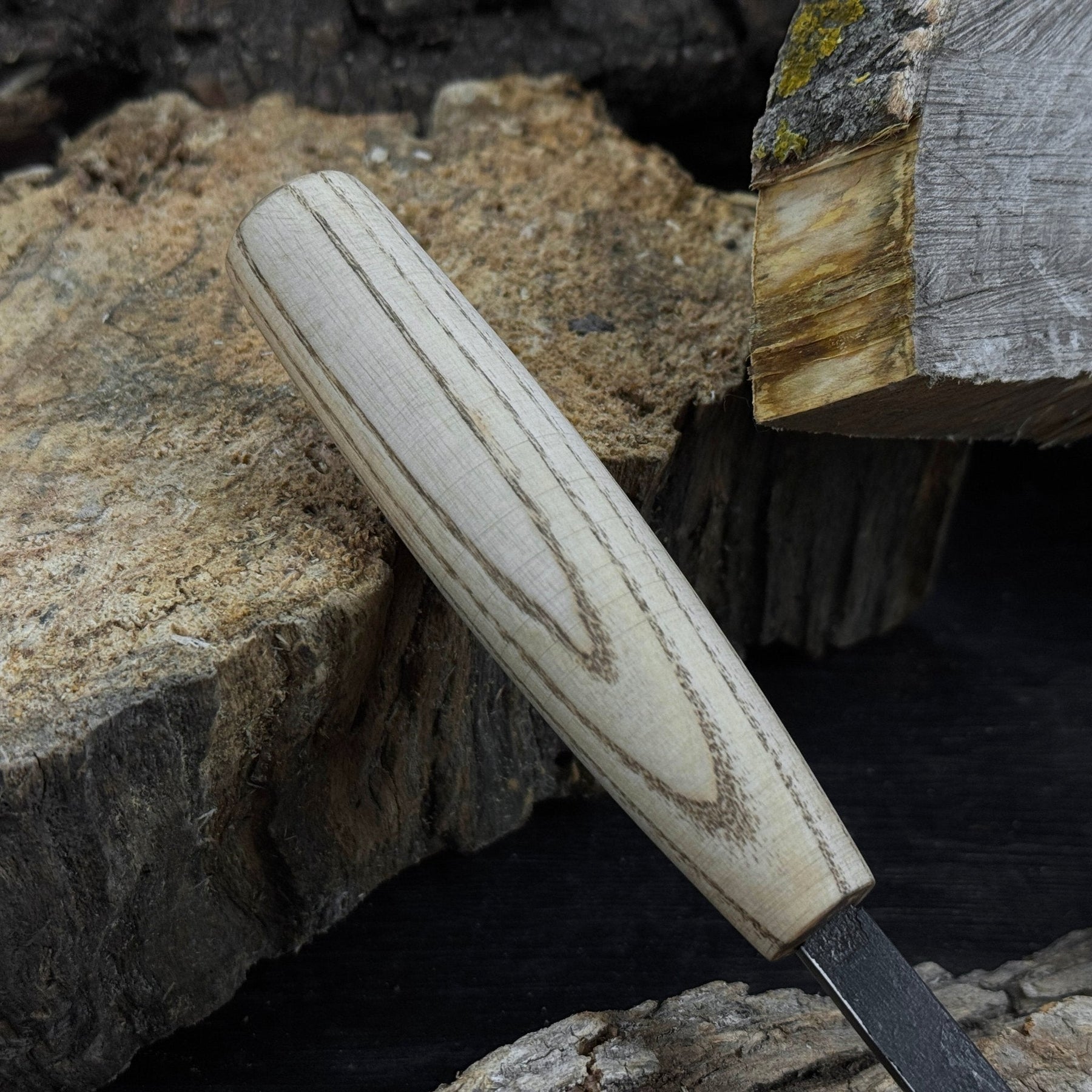 Small Fishtail Chisel – 15 mm / 20 mm (0.59 / 0.79 inches) detail view by Sharky Forged Steel Tools