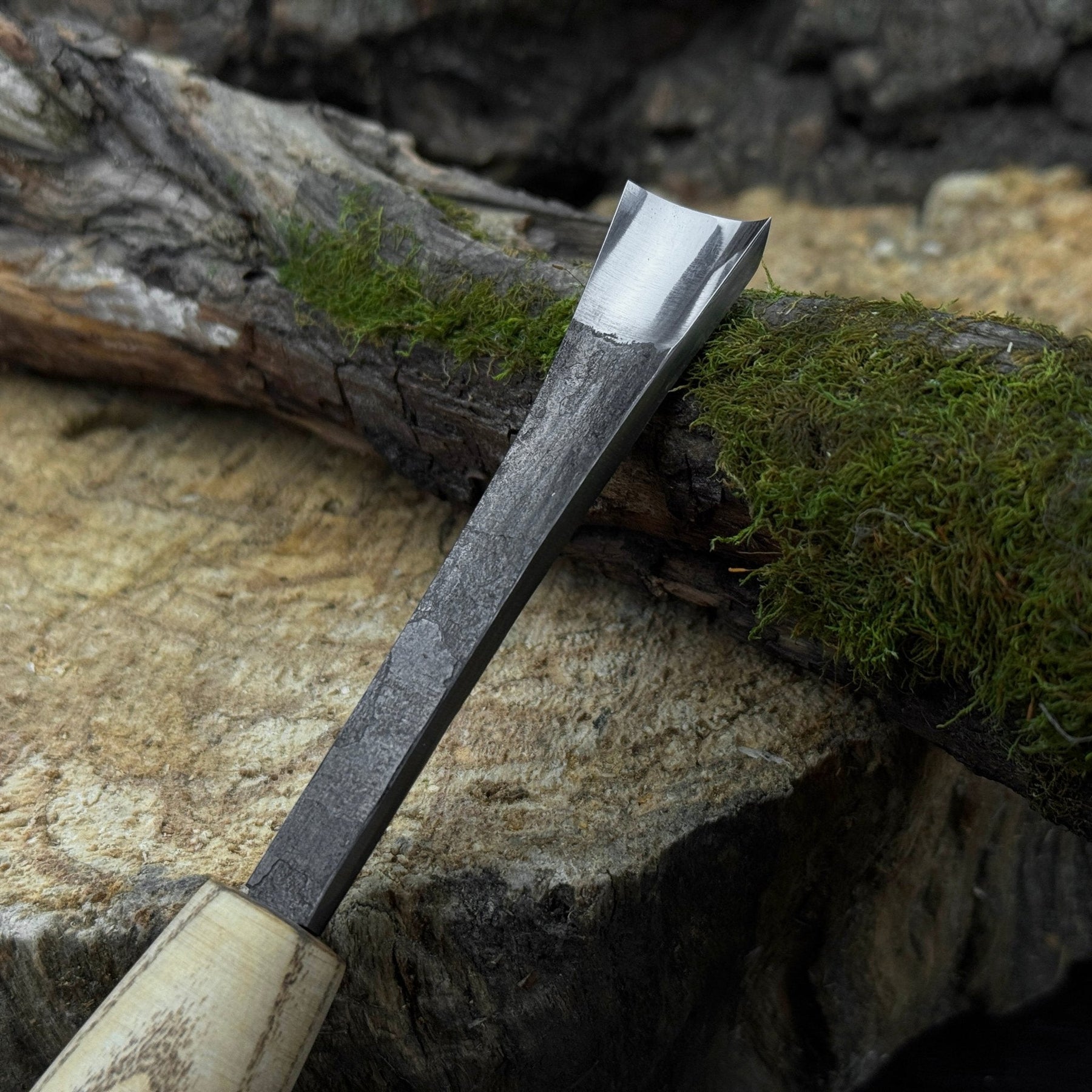 Small Fishtail Chisel – 15 mm / 20 mm (0.59 / 0.79 inches) detail view by Sharky Forged Steel Tools