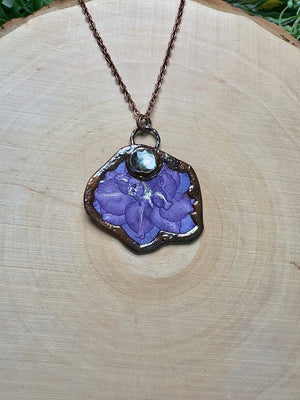 Tricksyra- Shell and Flower Necklace by Copper Ashes