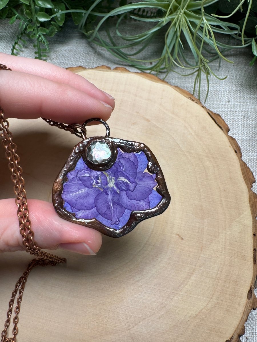 Tricksyra- Shell and Flower Necklace detail view by Copper Ashes